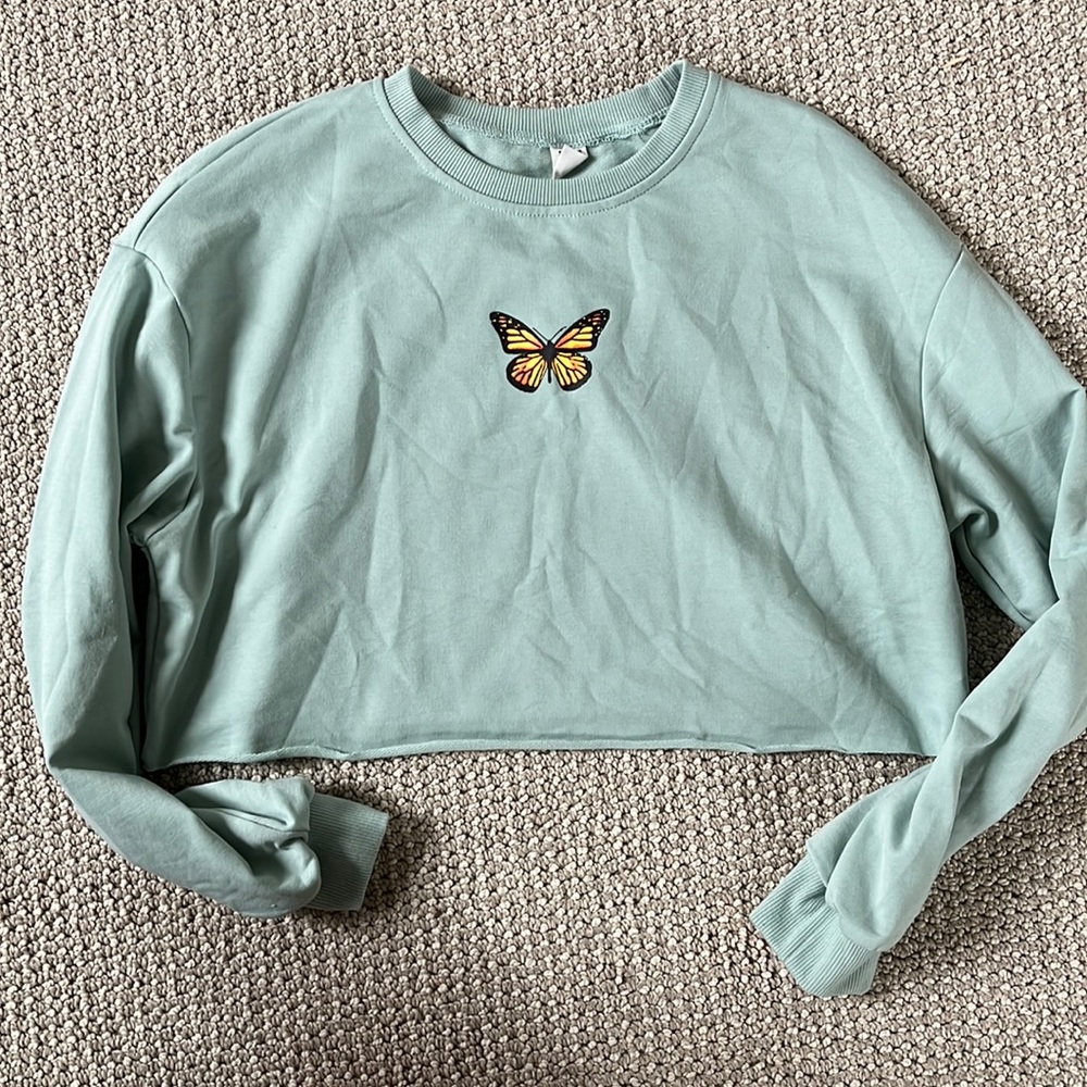 SHEIN crop top!!! Amazing condition, beautiful teal color with butterfly.